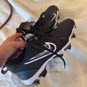 Nike Black and White Sports Shoes